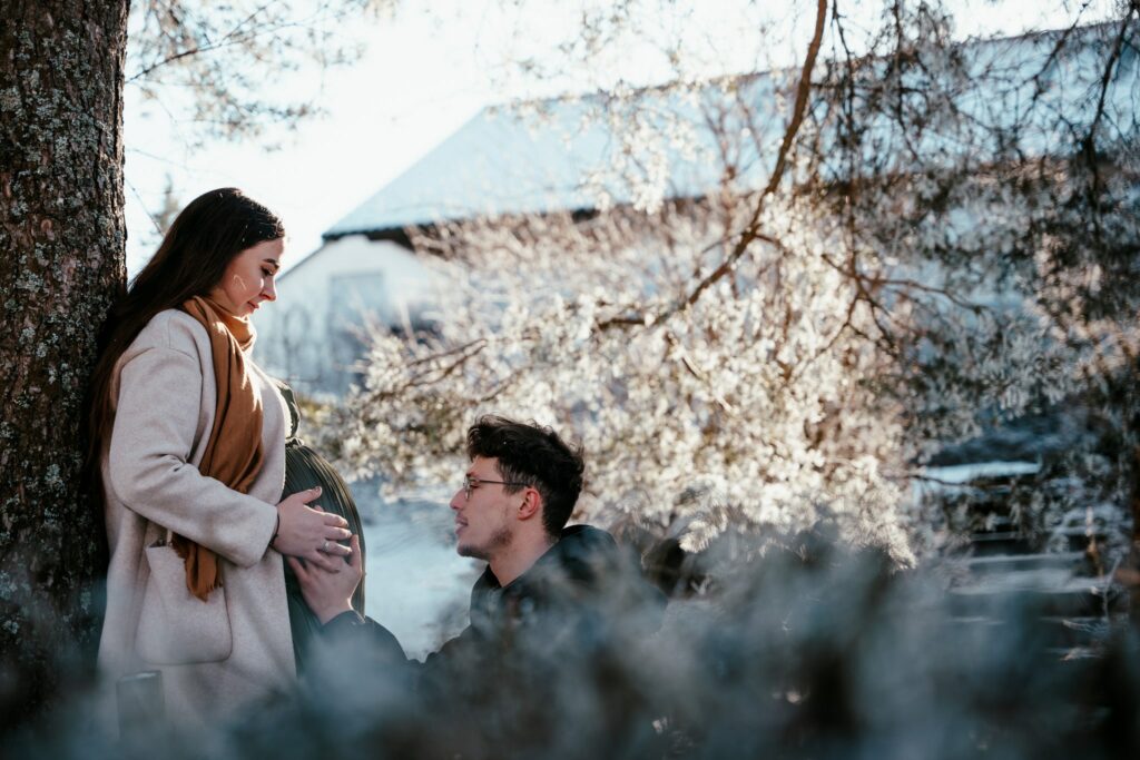 Fotografin aus Reutlingen, Paarshooting, Babybauchshooting im Schnee